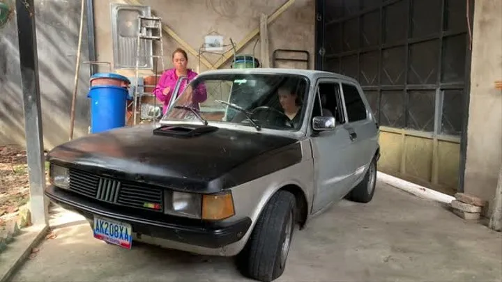 Babara and Jarlyn take a ride in the fiat 147