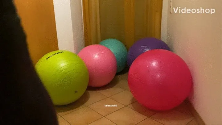 Lari & 5 gym balls