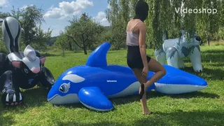 2 girls vs one 3 meter orca
