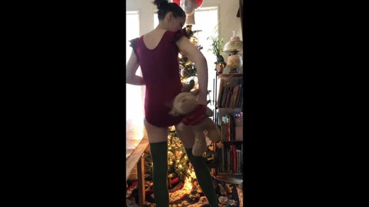 X-mas diaper mess, knee-sitting, and dirty diaper cummies