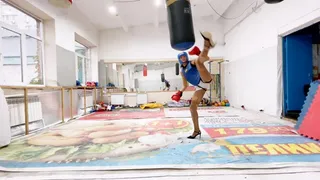 VIKA KICKBOXING IN RIPPED PANTYHOSE