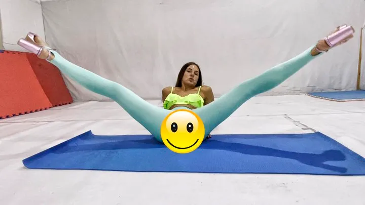 VIKA YOGA IN TURQUOISE LEGGINGS AND HIGH HEELS