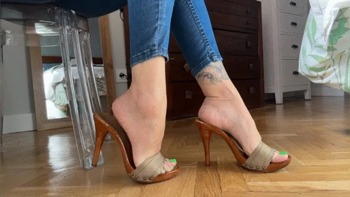 Dangling in wood Mules with green pedi