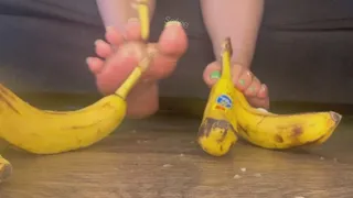 Peeled 5 bananas, then crushed them