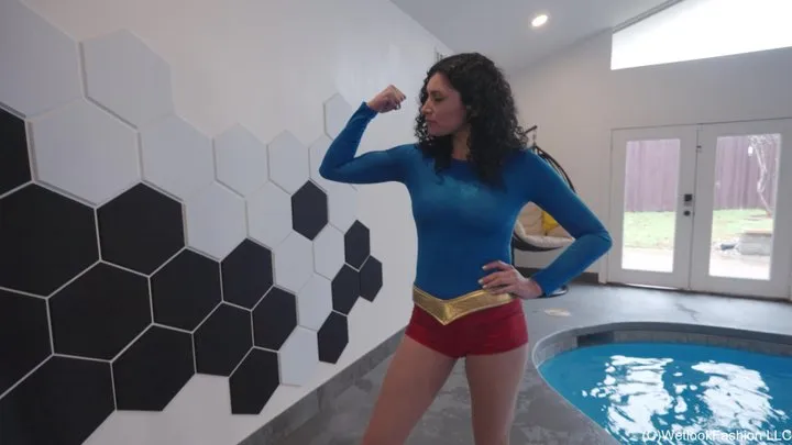 Bella Luxx - Super Heroine Swim