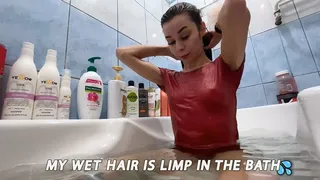 My wet hair is in the bath and wetlook