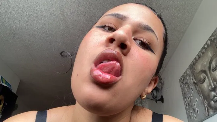 Giantess like to make dicks hard with her big lips