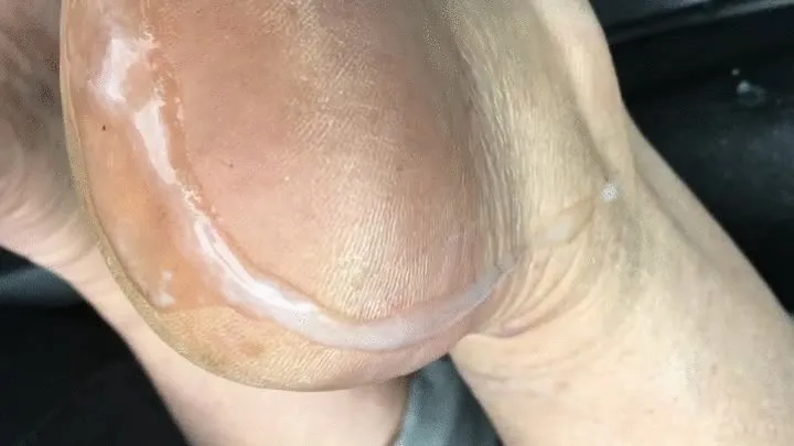 Car trouble ended up with footfuck and cum on dry soles