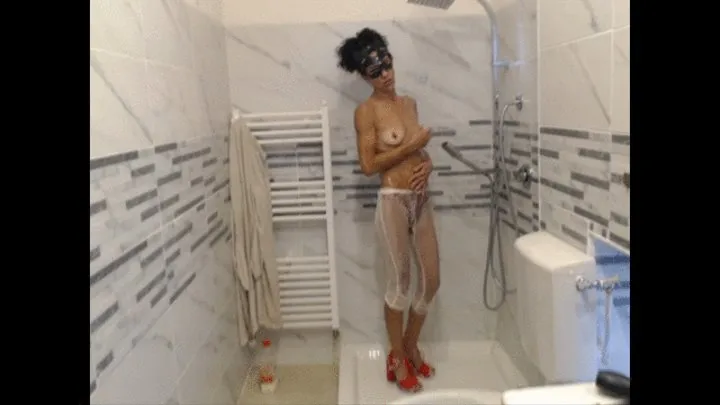 SENSUAL SHOWER IN HIGH HEELS AND PANTYHOSE