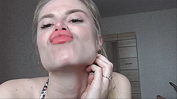 Stinky blonde lips!