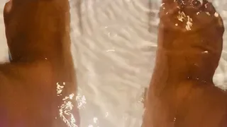 FOOTSIE WATER PLAY