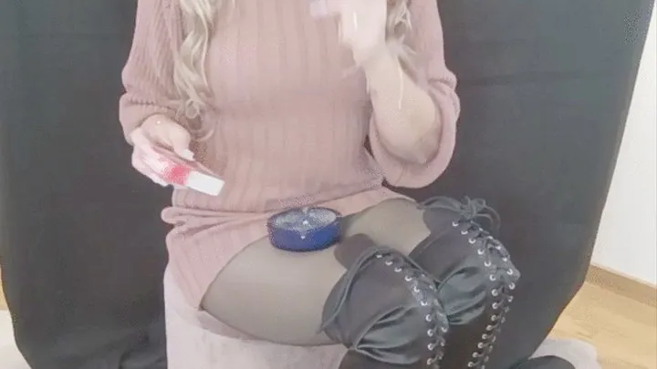 Smoking in overknees