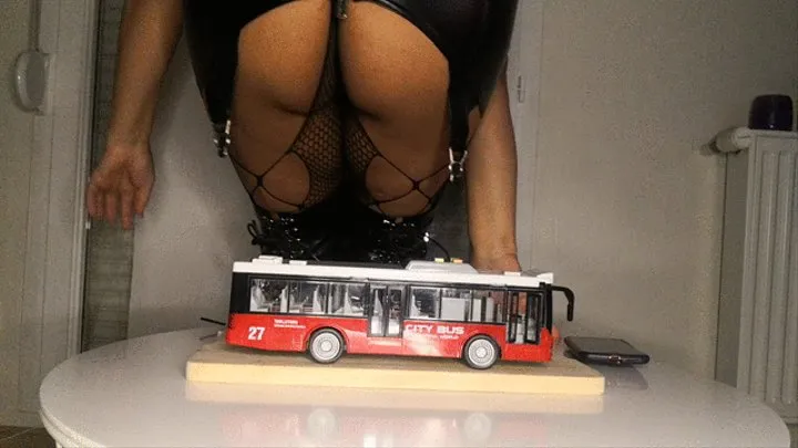 Le Bus supporte le poids de Sarah