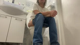 Toilet sitting episode 2 pissing with face expresions'