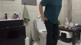 Bloated belly toilet with huge farts