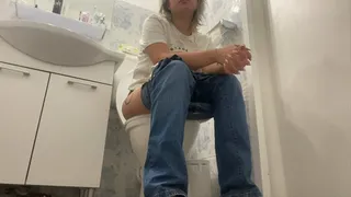 Toilet sitting episode 2 pissing with face expresions