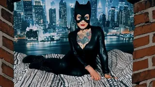 Catwoman Switches From Dom To Drooly Sub