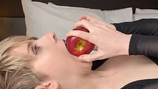 Hullaballoo - Davina eats strawberries and an apple in slow motion