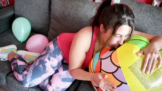 Beachball deflate and balloons pop in leggings - Bunny Looner