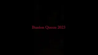 Bunion Queen in gloves