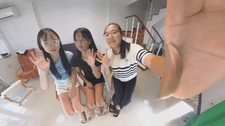 ANNA XINXIN YUYU triple sandal humiliates Dwarves 360VR