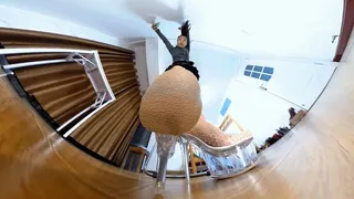 Lily Giantess Long Lost Dwarf 360VR
