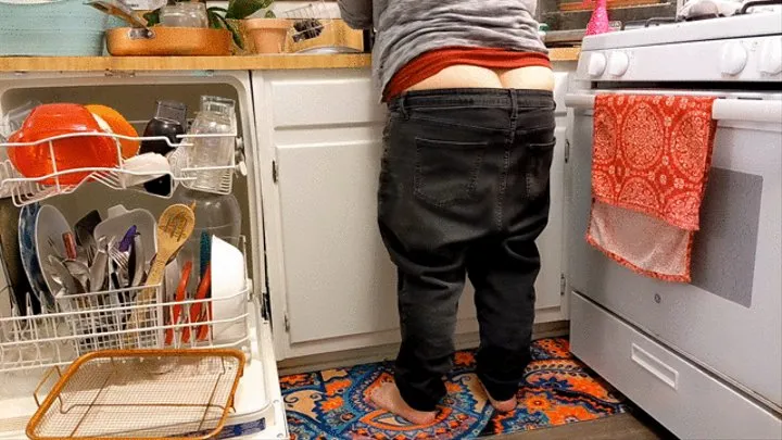 Big Ass and Jazz Doing Dishes With Big Booty Butt Crack