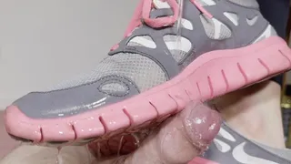 Shoejob with WET Nike Free and a LOT of water