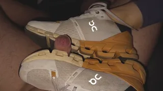 Shoejob with On Cloud sneakers in car, cum inside!