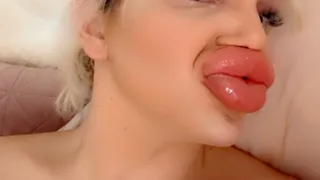 Vienna Wuerstel - Huge Lips Lip Smelling