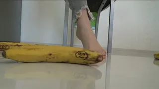 walking from end of the bananas