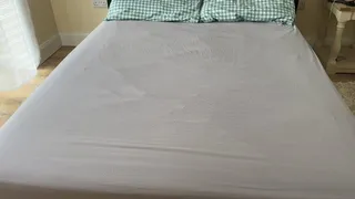 Girl pissing in the bed