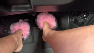 I press the pedals Honda in pink high heels