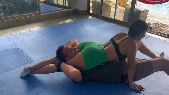 Headscissor Escape Challenge - Latina Valerie in green shorts with her strong butt squeezes Kevin tight