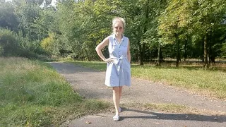 MILF Jenny masturbating in public park