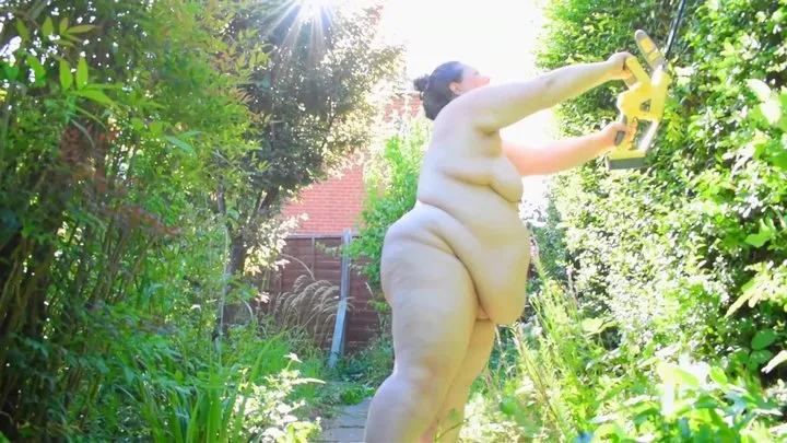 SSBBW Slut Naked Gardening