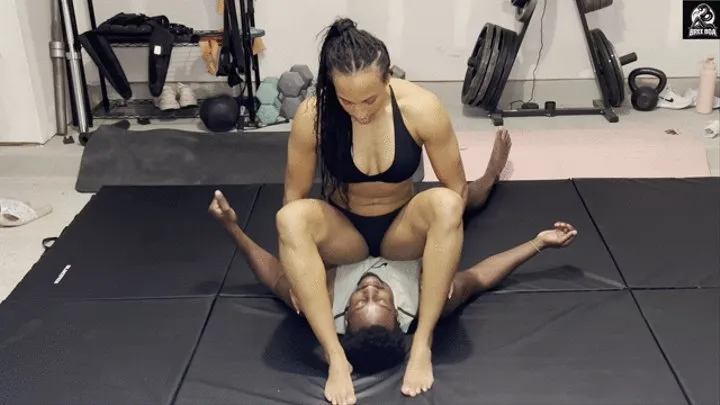 Bree Boa Brutal Headscissors Session!