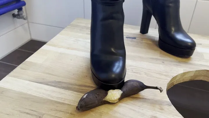 eat rotten Banana from my Boot