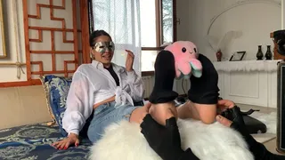 Giusy - foot tickling challenge