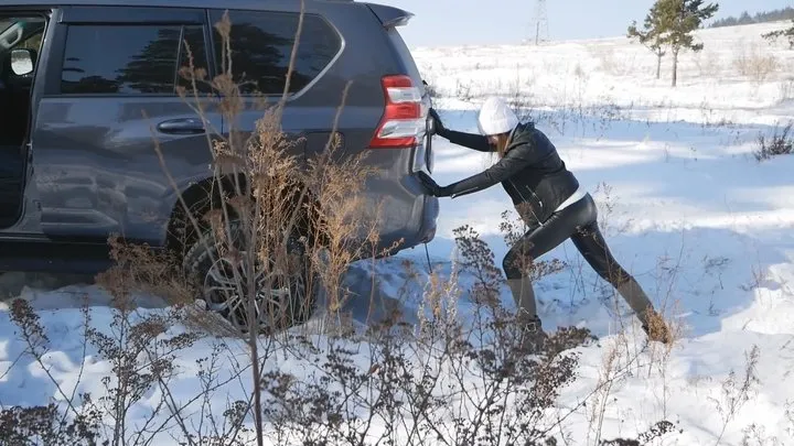 Long-legged hottie rides a jeep and gets stuck, pedal pumping and snow walking