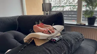 PopcornSolesGirl gets an E-stim unit connected to the needles in her soles ( )