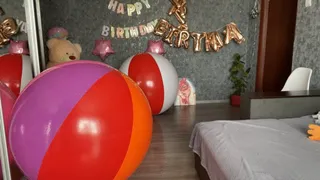 color shosu beachball jump in room