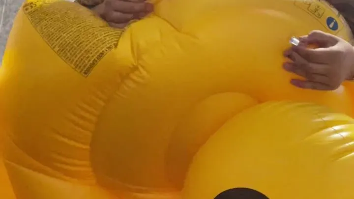 Deflate with hand my inflatable duck