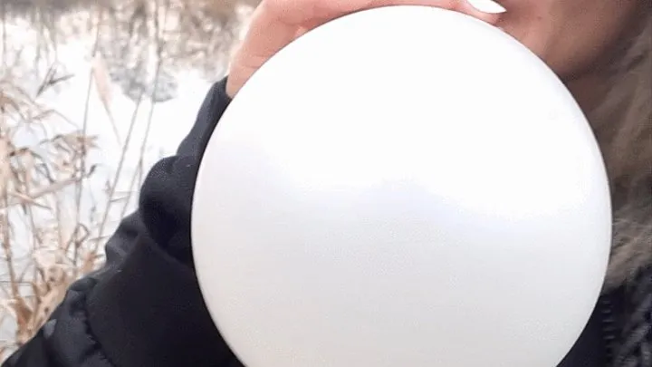 B2p white balloon on street