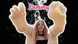 BIG FEET 6 ( foot fetish, worship, soles, toes, wrinkled, wiggling, spreading, foot play, cleavage, rubbing, goddess, virgin, upclose, big feet )