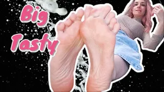 BIG FEET 5 ( foot fetish, worship, soles, toes, wrinkled, wiggling, spreading, foot play, cleavage, rubbing, goddess, virgin, upclose, big feet )
