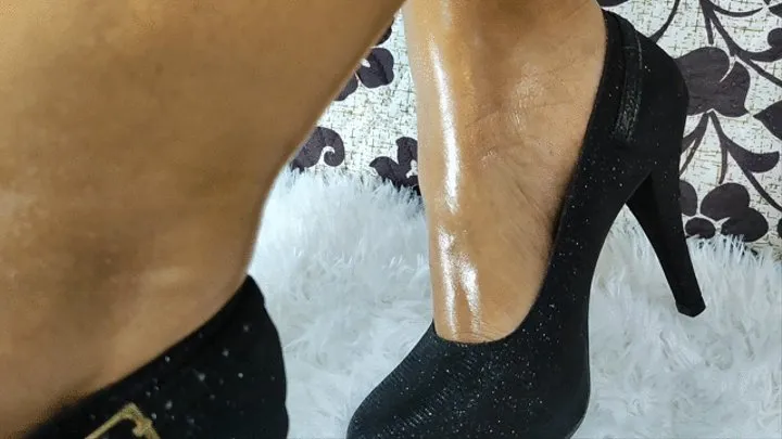 Beautiful feet covered in oil and with heel hanging (44)