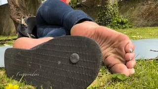 FeetWondersPublic- flip flops and soles tease OUTDOORS