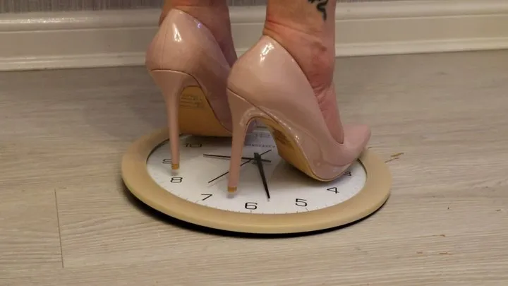 what time is it ? crush time under my high heels