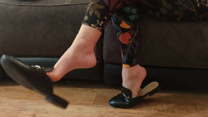 Fifi dangling mules in leggings